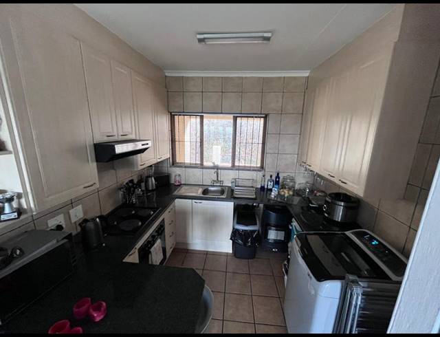 2 BEDROOM TOWNHOUSE FOR SALE IN CONSTANTIA KLOOF